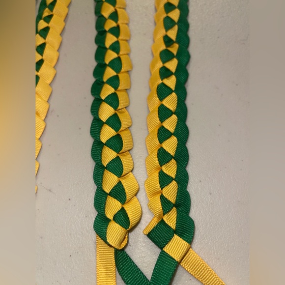 Ribbon Lei (1) - Picture 2 of 2